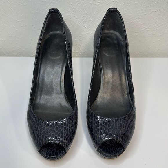 Stuart Weitzman Blue Snake Embossed Leather Peep Toe Heels, Sz 6 - Picture 1 of 5